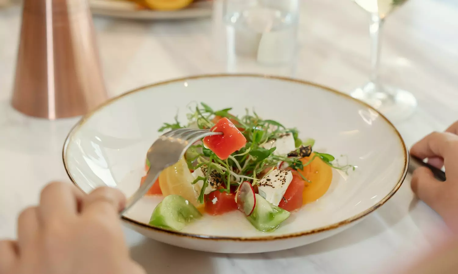 AED 100 Towards Food and Drinks