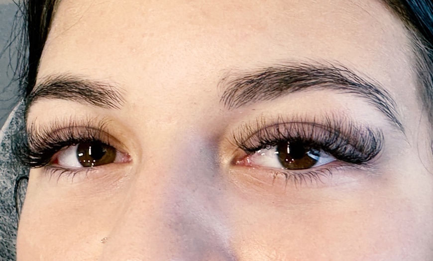 Image 4: Get a Full Set of Classic, Hybrid, or Volume Eyelash Extensions
