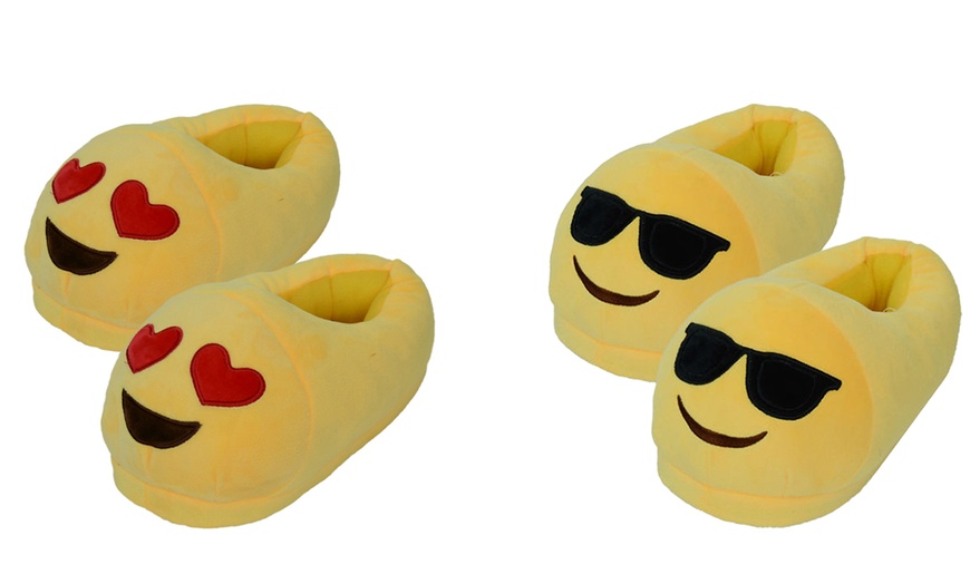 Image 7: Kids' Emoji Slippers 