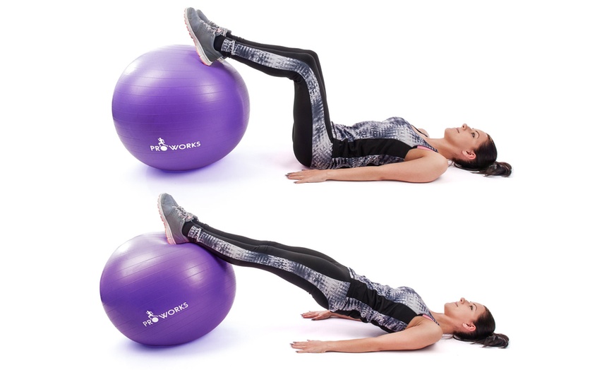 Image 7: Yoga Mat and Fitness Ball Set