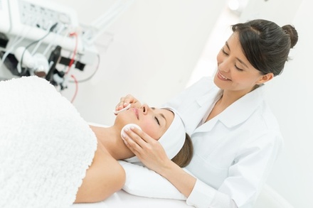 Signature Glow Facial - Ayla Aesthetics