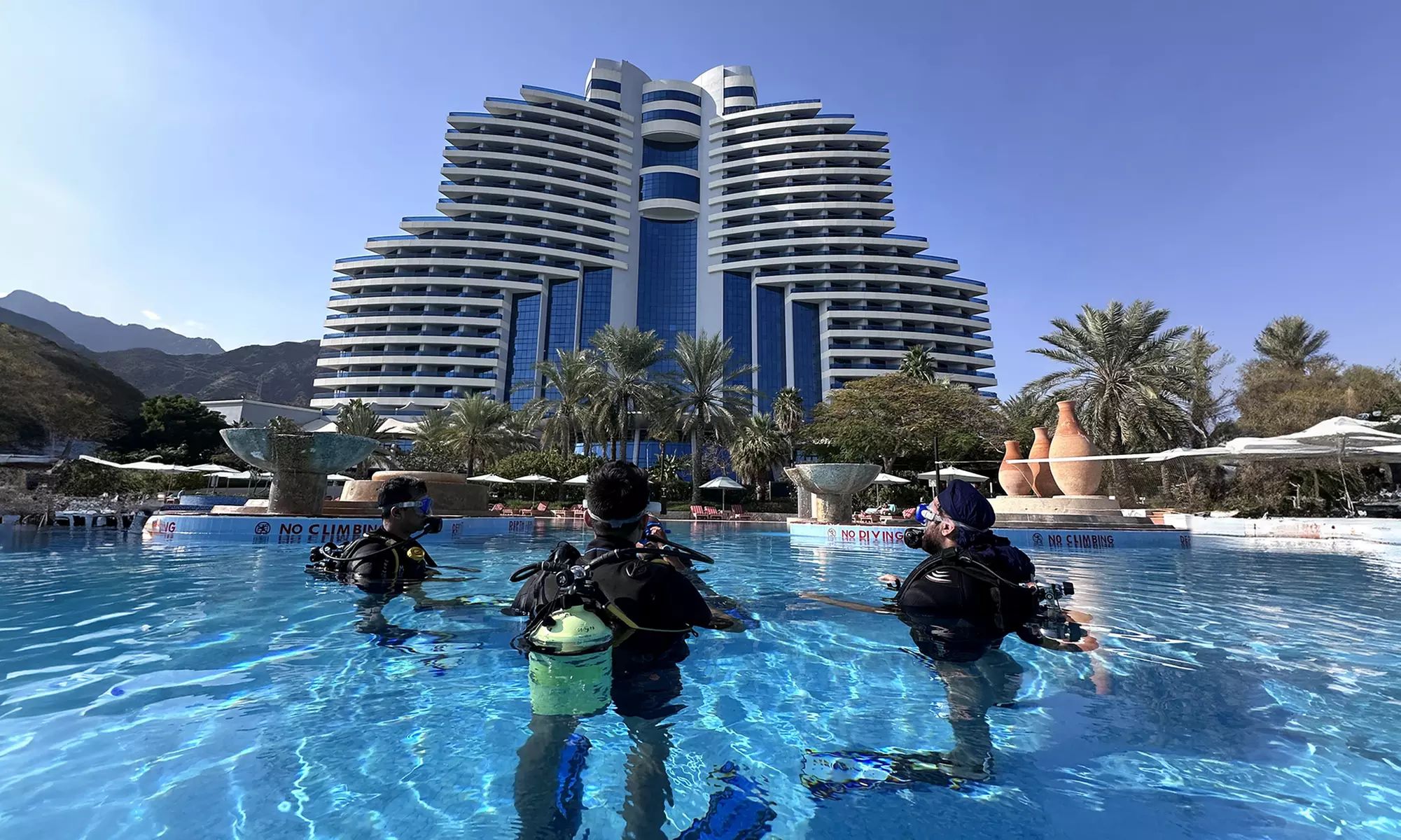 Experience Scuba Diving with Pool and Beach Dives!