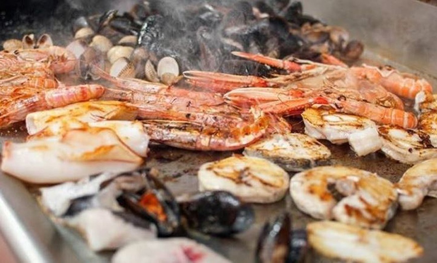 Image 8: Mariscada de 1,5 kg para dos en Restaurante Catalunya