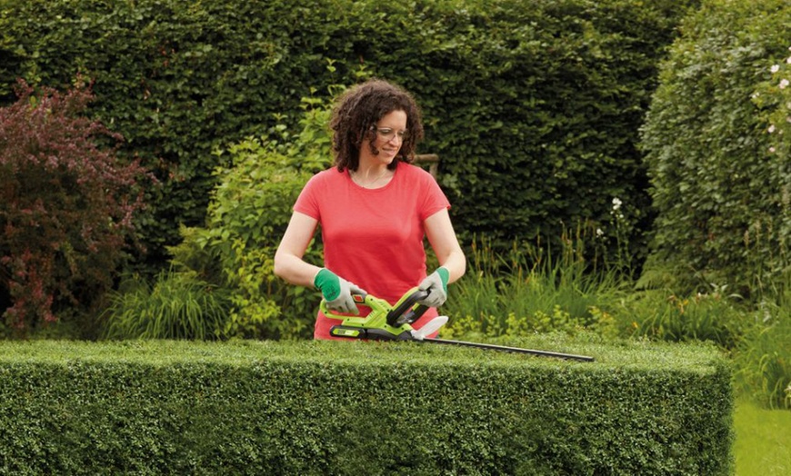 Image 7: Garden Gear Handheld Hedge Trimmers 600W, 12V and 20V