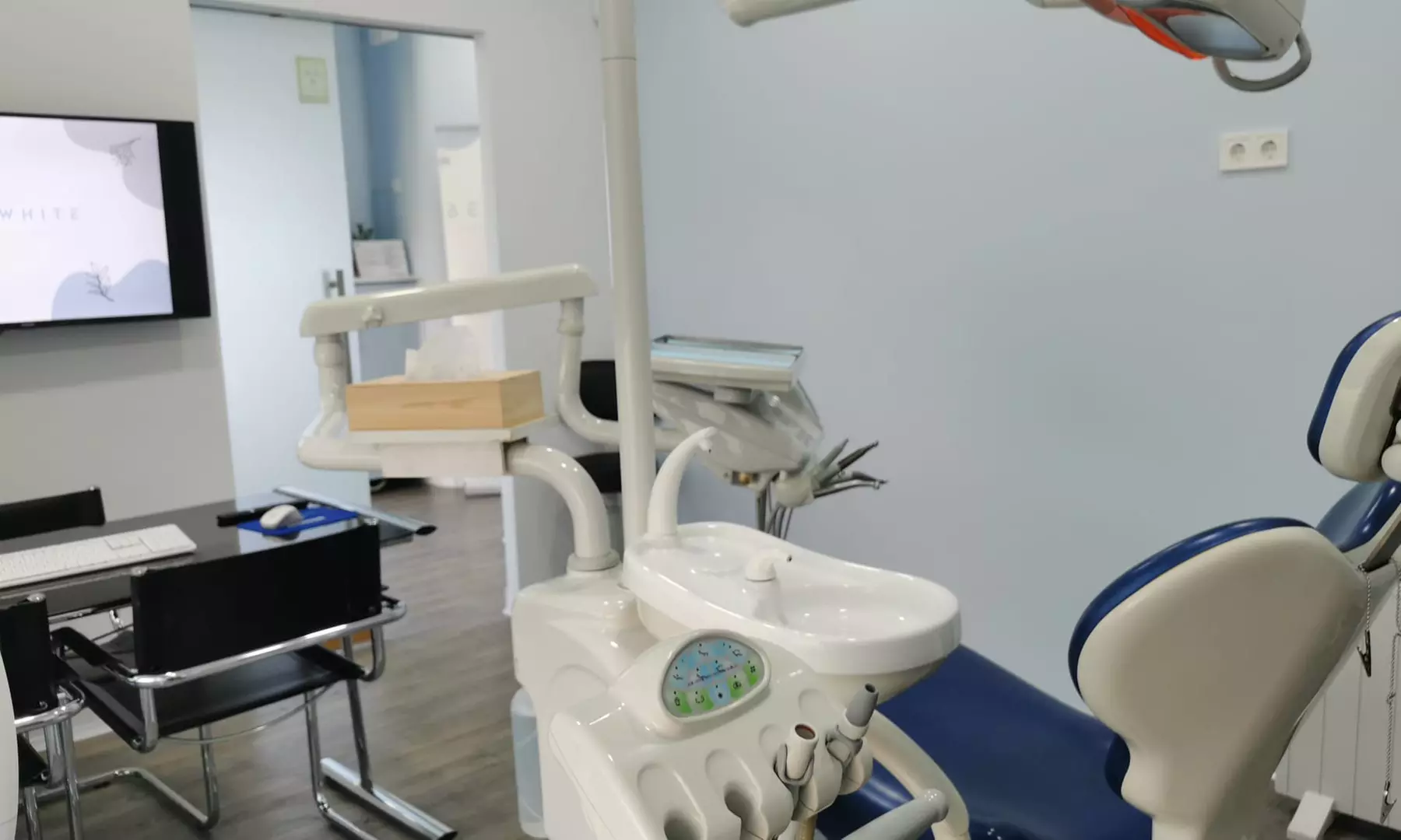 Limpieza bucal o blanqueamiento LED con revisión, pulido y radiografía