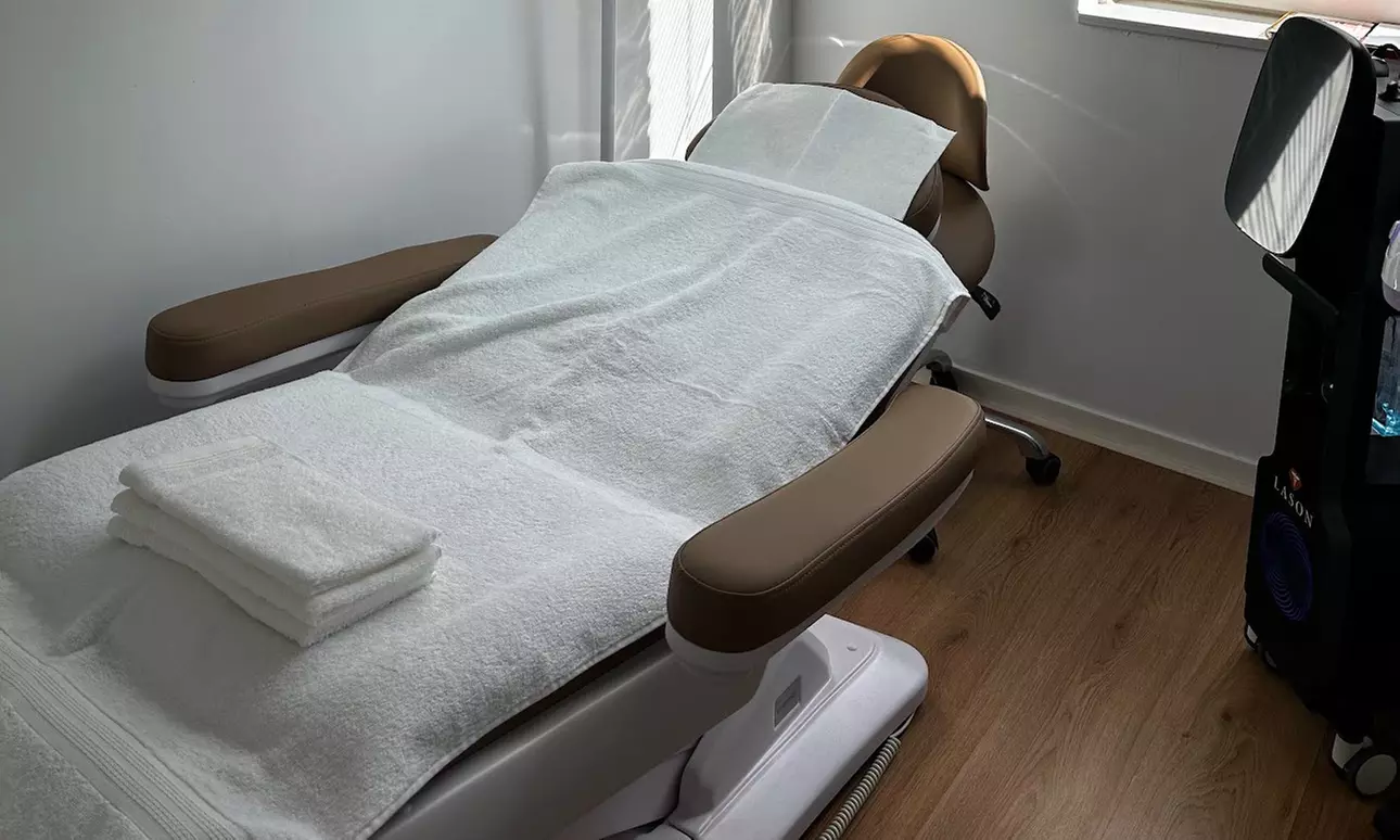 Hydrafacial Glow & Lashlifting bij Beauty Clinic by Nouha
