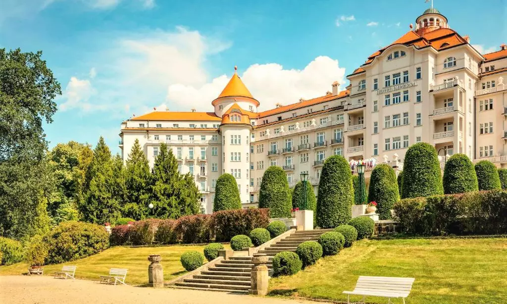 Karlsbad: Doppelzimmer mit Halbpension