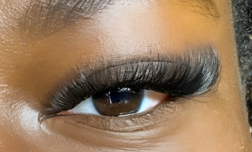 Image 3: Lash Perfection