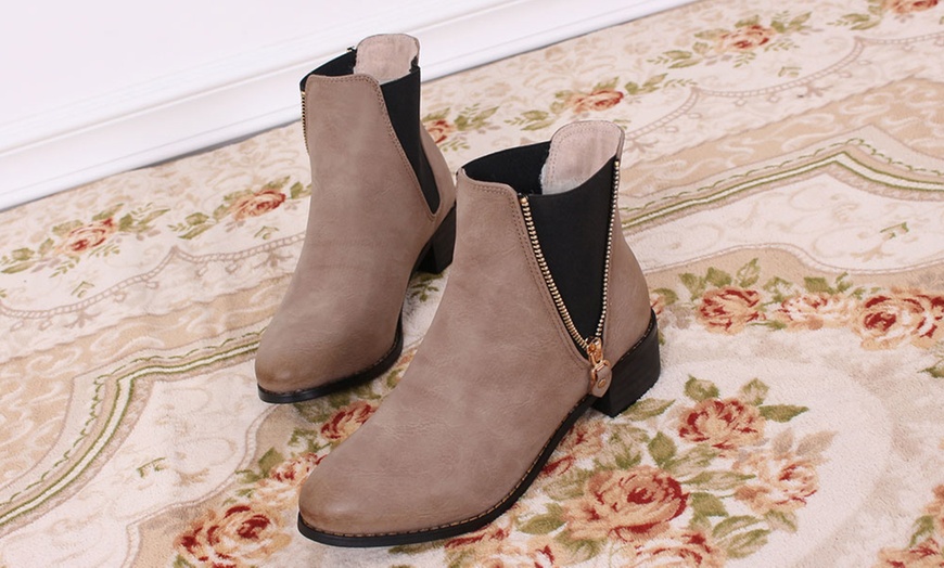 Image 4: Merino Wool-Lined Chelsea Boots