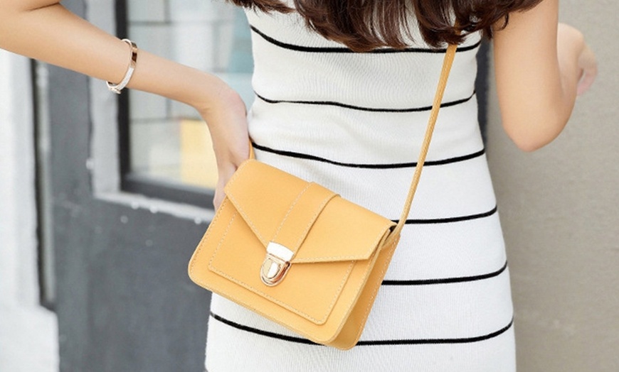 Image 10: Women's Gold Colour Clasp Bag