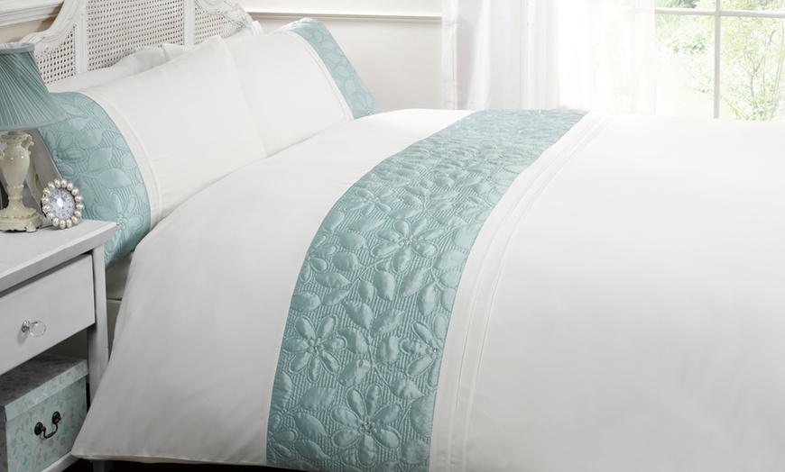 Image 2: Embroidered Duvet Set