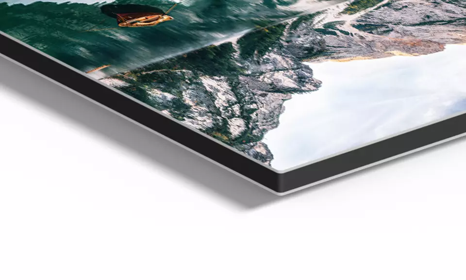 1 of 2 foto's op metaal