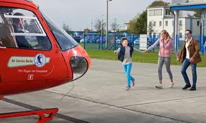 Über den Wolken Berlins: 1 Helikopter-Rundflug über Berlin-Brandenburg mit Wertgutschein im Wert von 159 € (38 % sparen)