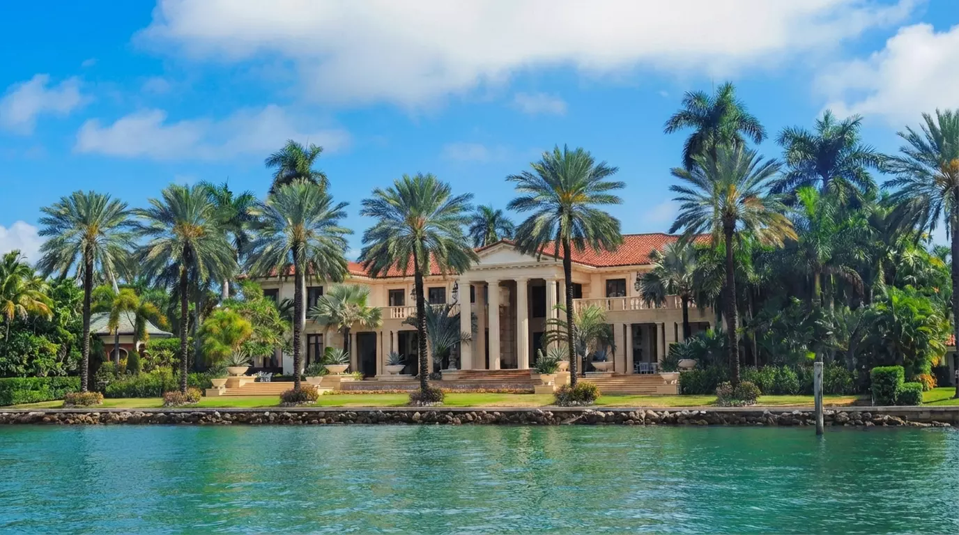 Miami Skyline & Celebrity Mansion Boat Tour – Biscayne Bay