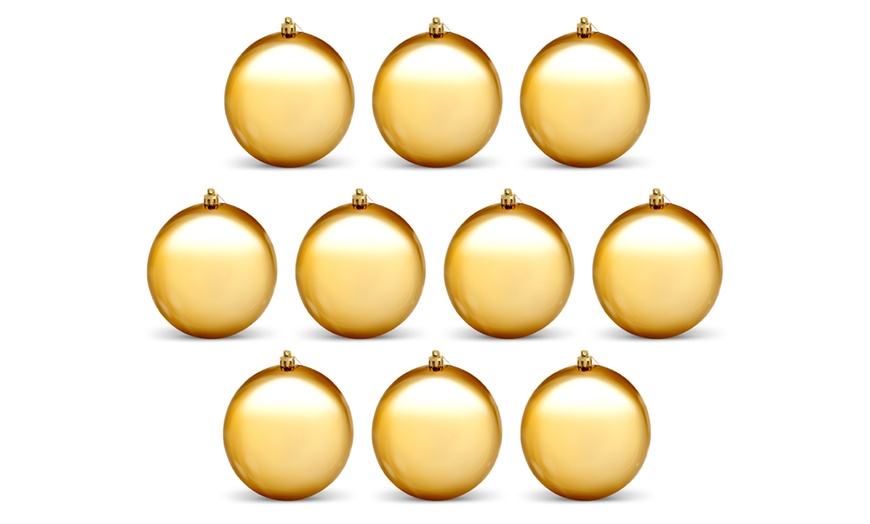 Image 6: Ten-Piece Large Christmas Baubles Set