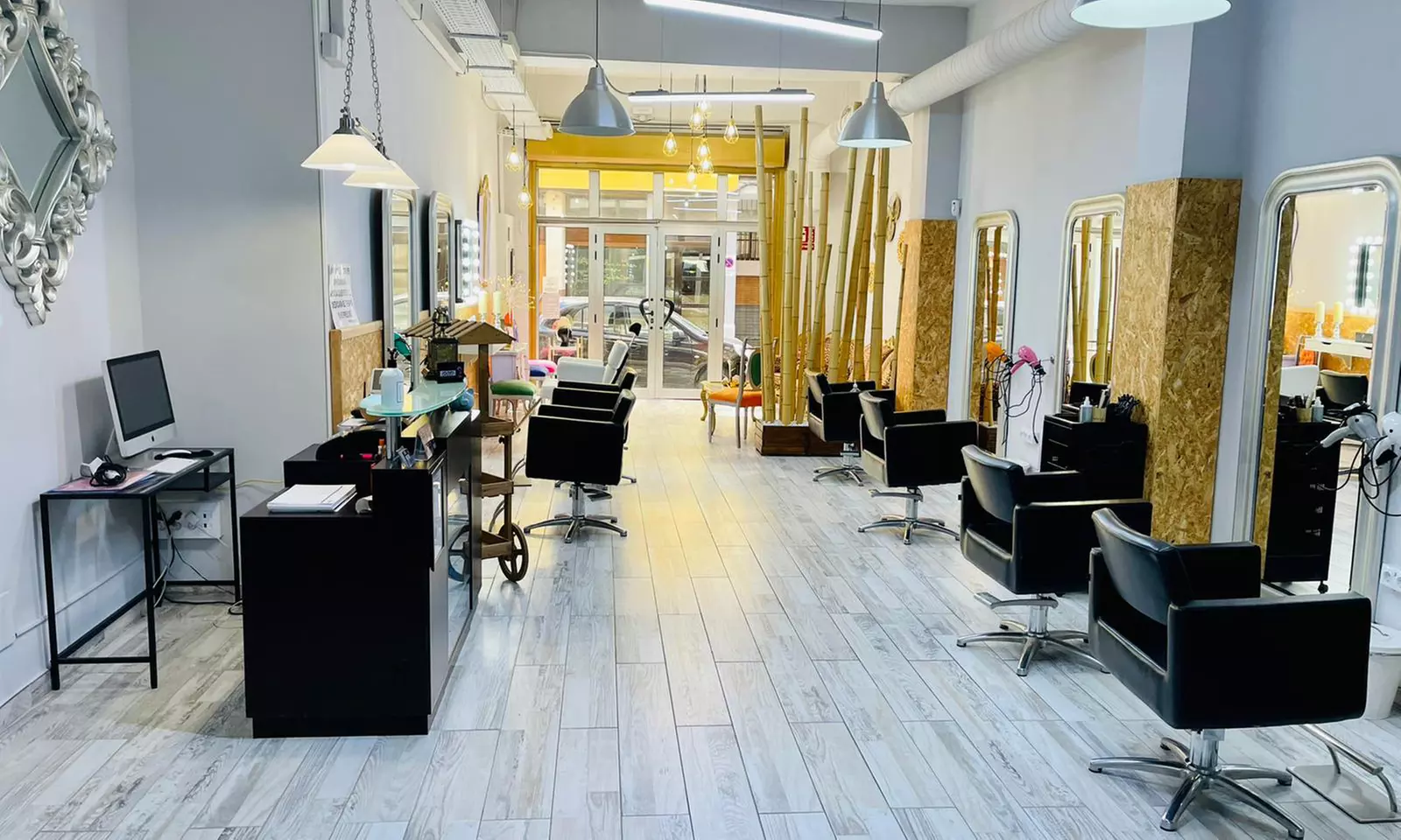Hasta 70% de dto. en Peluquería - Tinte/Mechas en Exxo Estilistas