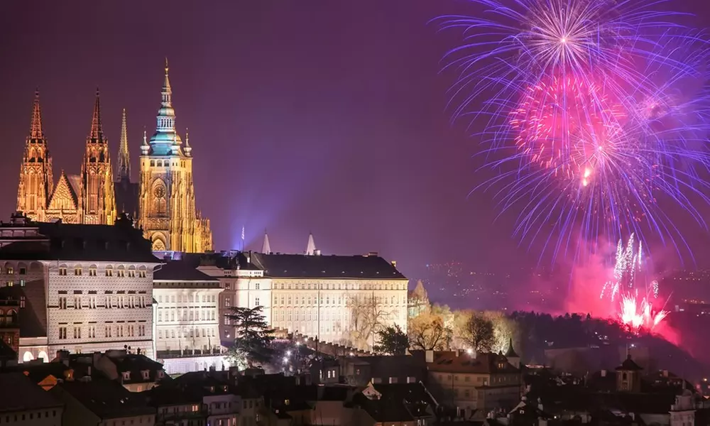 Marché de Noël Mystère : 2, 3 ou 4 nuits dans une grande ville d'Europe avec pdj et vol A/R depuis Paris ou Marseille - Primary Image