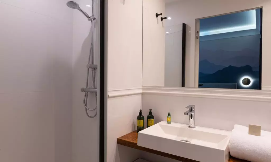 Paris : chambre double standard ou supérieure avec petit-déjeuner pour 2 personnes à l'hôtel Le Milie Rose Paris - Second Medium