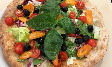 Menu pizza con bevanda e dolce offerto da Vecchia Posta (sconto fino a 27%). Consegna gratuita a domicilio