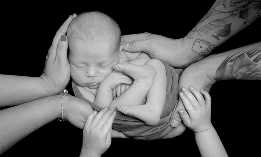 Image 6: Newborn Baby Photoshoot with one print