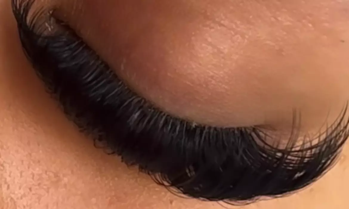 Experience Lashesbyhersss's mink classic, mega, or volume eyelash extensions with up to 45% off for stunning eyes - Primary Image