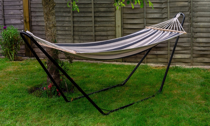 Image 7: Harbour Housewares Garden Hammock or Stand