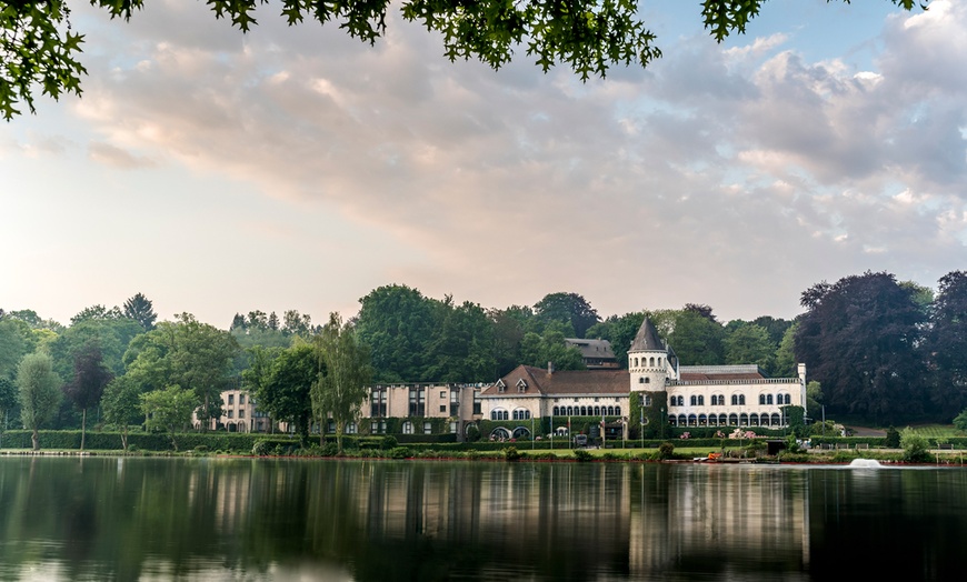 Image 5: Belgique, Lac du Genval : chambre double avec petit déjeuner