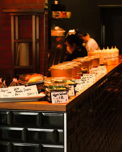 Japanisches Lunch-Menü to go inkl. Vorspeise, Donburi & Grüntee