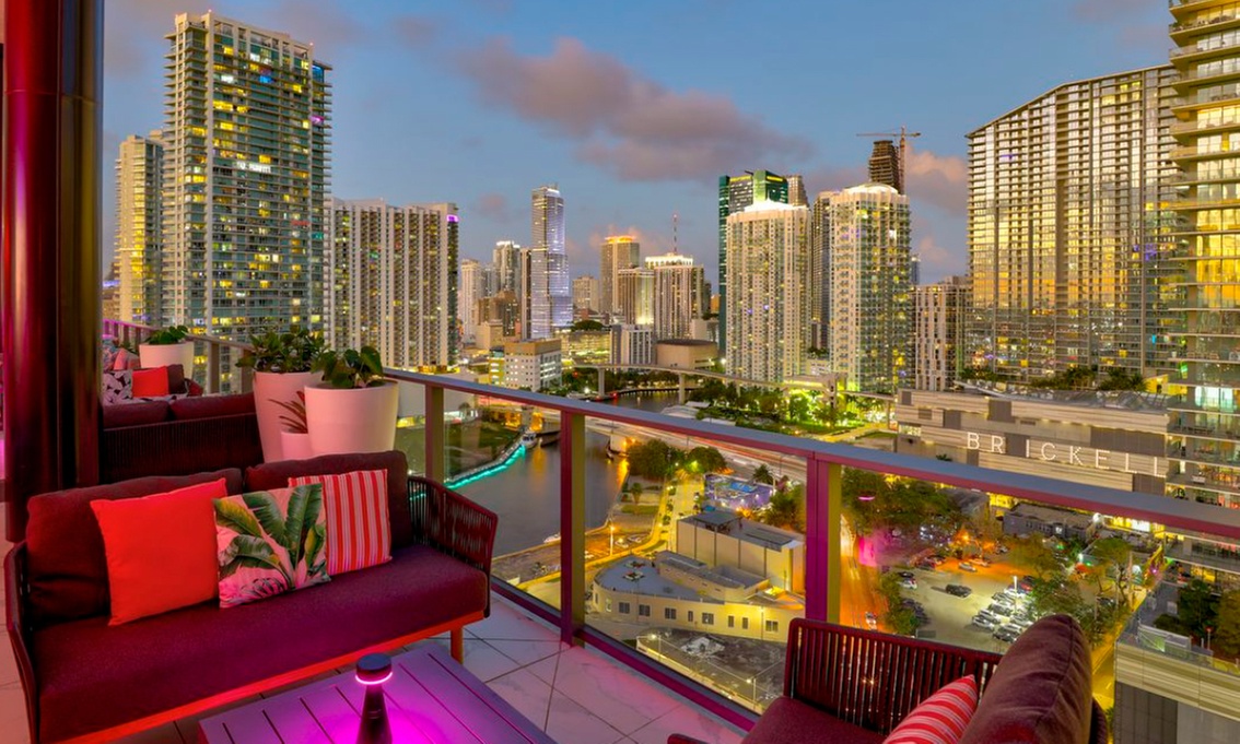 Miami Bar Crawl at The Epic Group: Miami Bar Crawl
