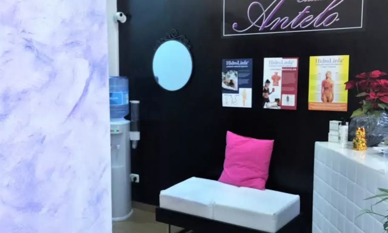 Manicura y pedicura deluxe con opción a tratamientos para 1 persona