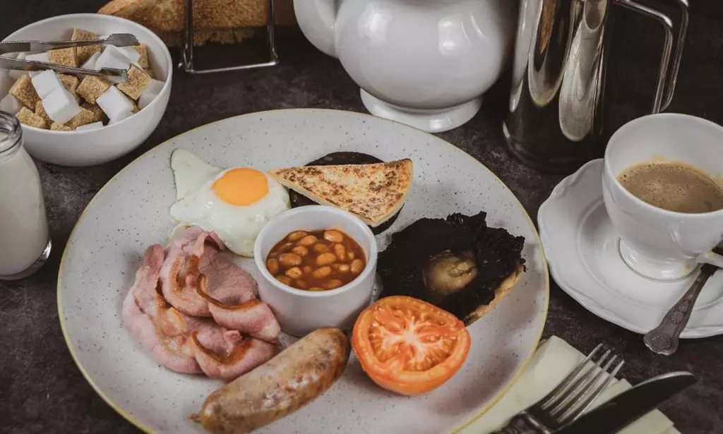 4* Lake District: Luxury Stay for 2 with Scenic Lake Cruise