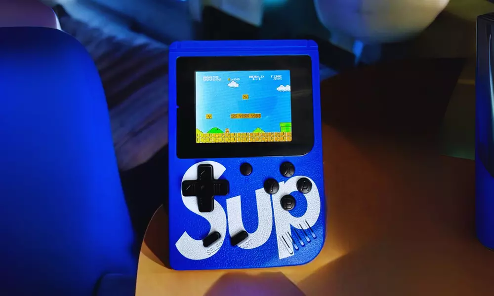Consola portátil y recargable con 400 juegos retro y pantalla a color - Primary Image