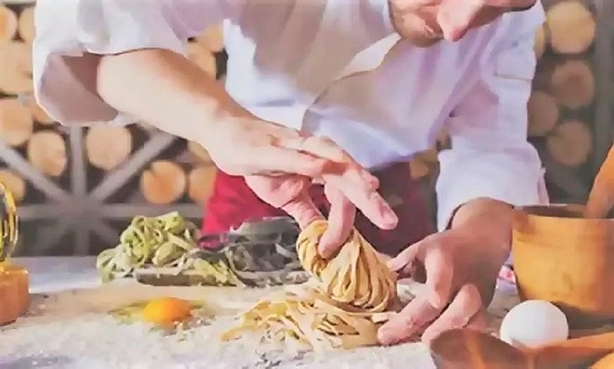 Image 14: Menú italo-argentino con pasta y empanada para 2 o 4 personas 