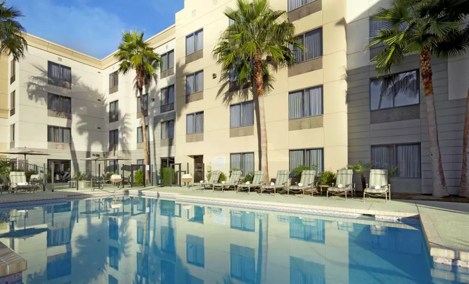 Stay at Hampton Inn Phoenix-Biltmore, AZ - Primary Image