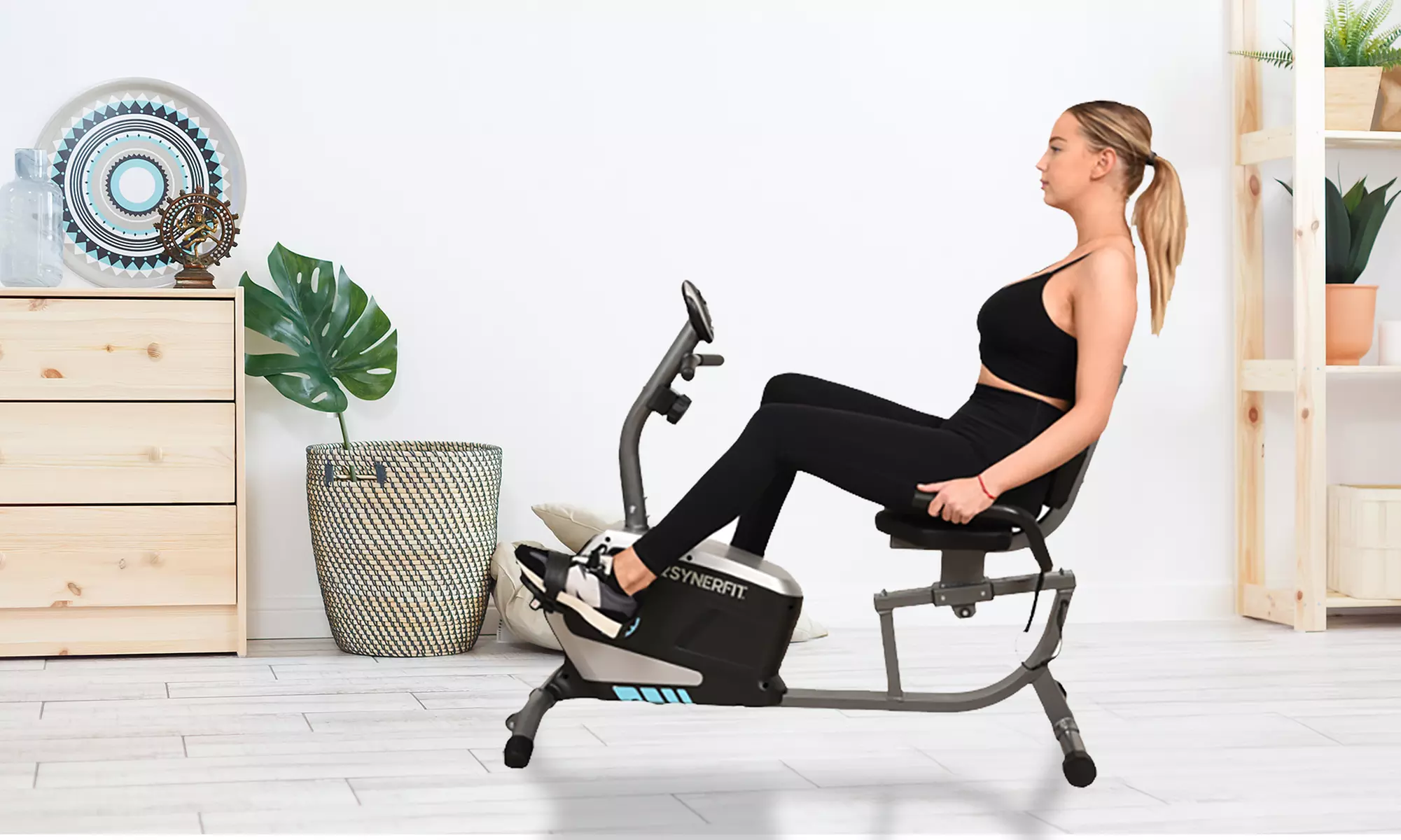 Vélo d’appartement semi-allongé de Synerfit, livraison offerte - Primary Image