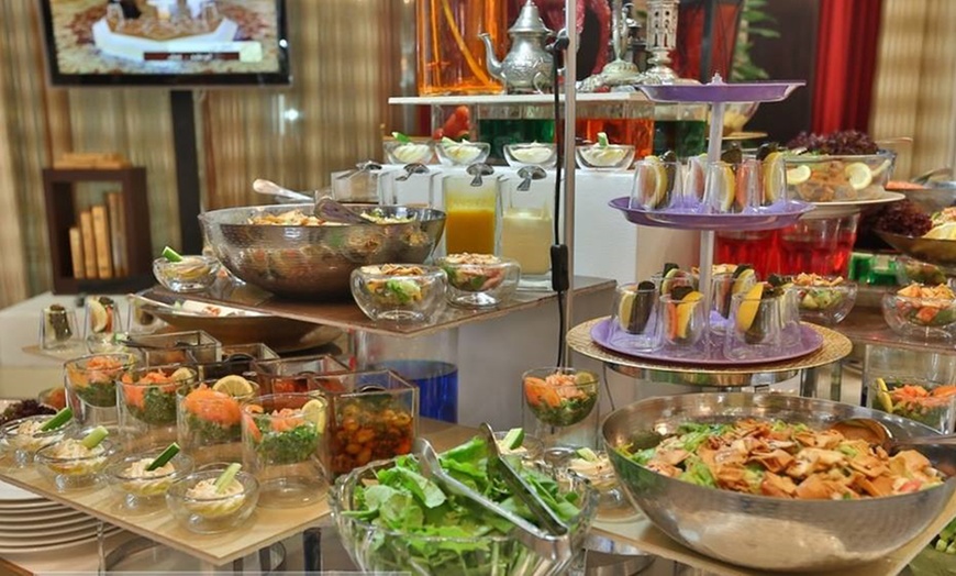 Image 2: Iftar Buffet with Ramadan Drinks