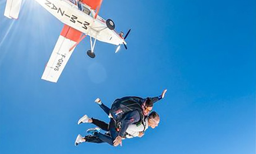 Image 6: Saut en parachute en tandem avec Skydive Mimizan
