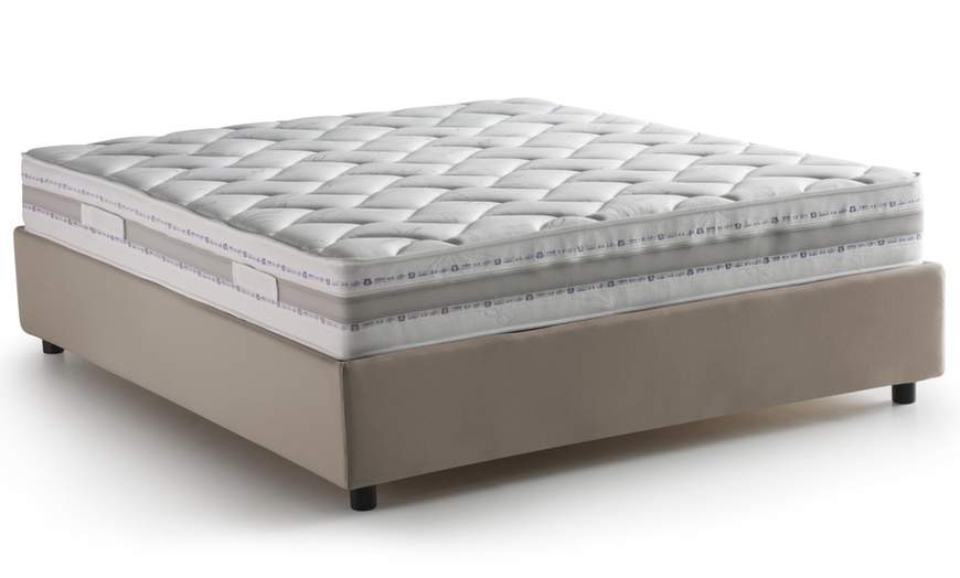 Image 19: Lit double sommier "Silvia" avec coffre de rangement, option matelas 