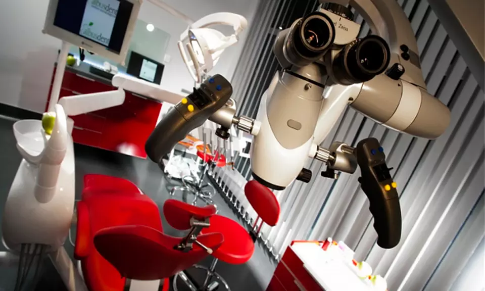 Aparat ortodontyczny estetyczny dla pięknego uśmiechu