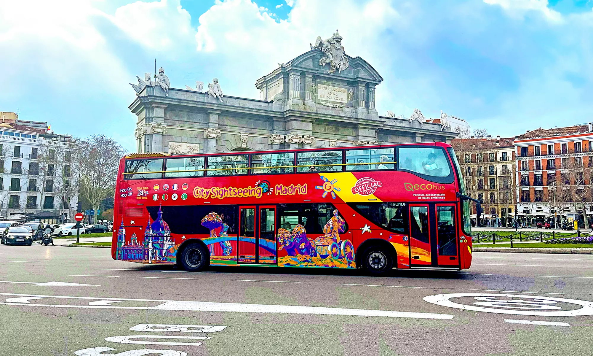 Recorre Madrid a tu ritmo: tour en autobús y a pie incluido