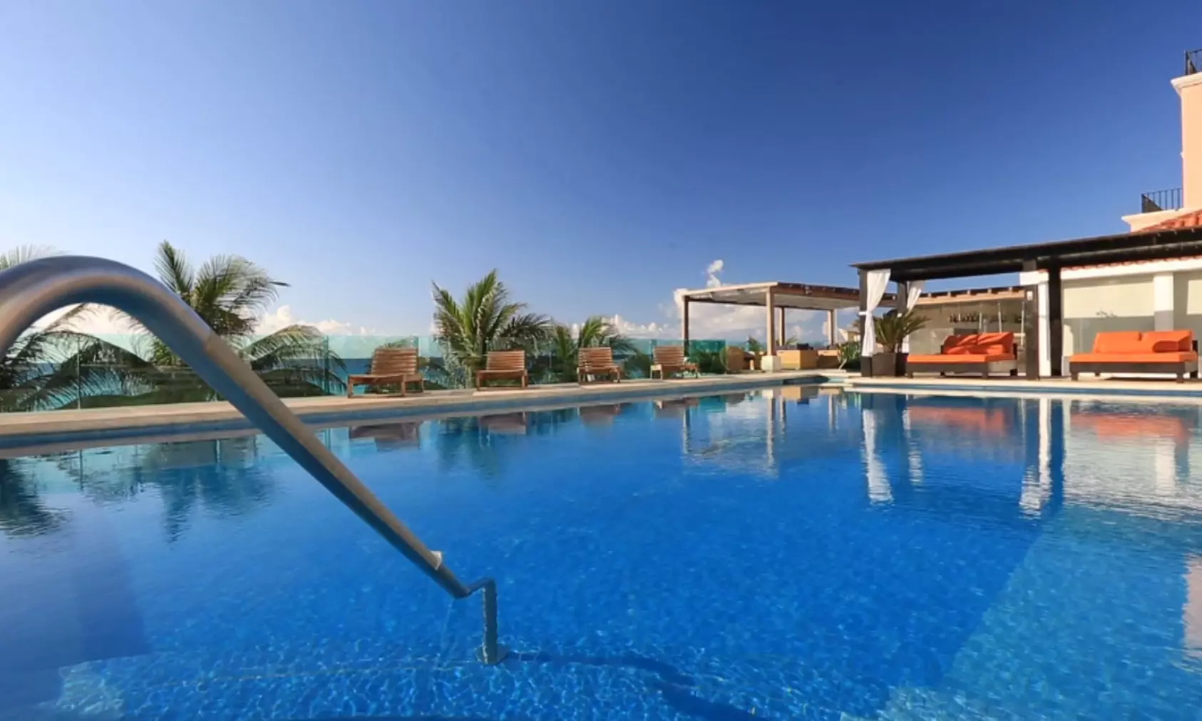 ✈ 4-Night Flamingo Cancun Resort. Price is per Person, Based on Two Guests per Room. - Primary Image
