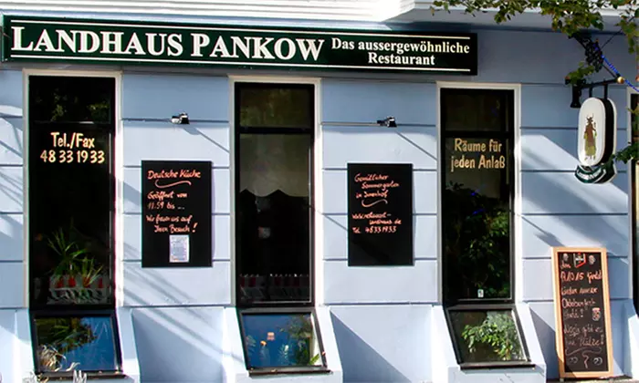 Schnitzel-Menü mit Gurkensalat