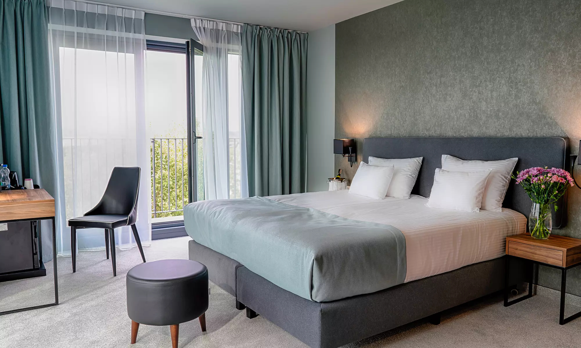 Poznań: pokój standard dla 2 osób ze śniadaniami lub wyżywieniem HB w Hotelu Focus - Primary Image