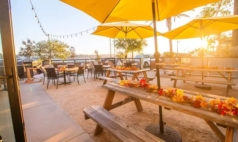 Golf Simulators, Pitchers of Beer & Your Favorite People: Best Combo!