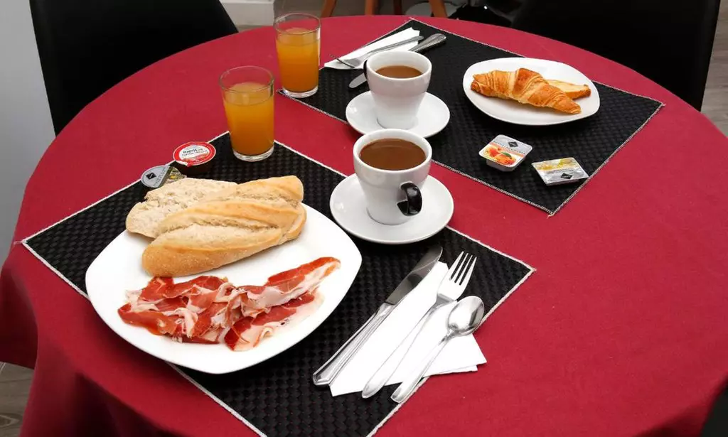 Madrid: standaard, deluxe of tweepersoonskamer met uitzicht op de stad