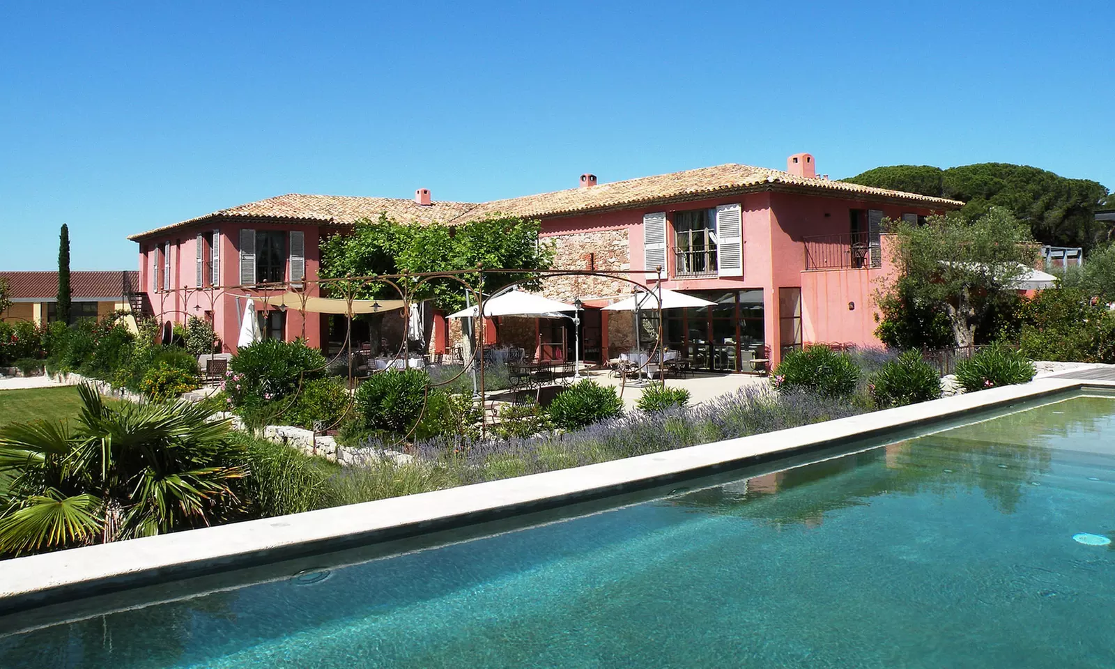 Fréjus : 1 à 3 nuits avec accès hammam, option petit-déjeuner, dîner et vin à La Bastide du Clos des Roses pour 2 pers. - Primary Image
