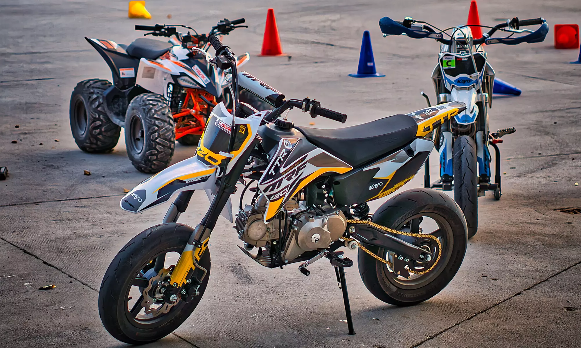 Poczuj adrenalinę: Jazda na pitbike pod okiem trenera