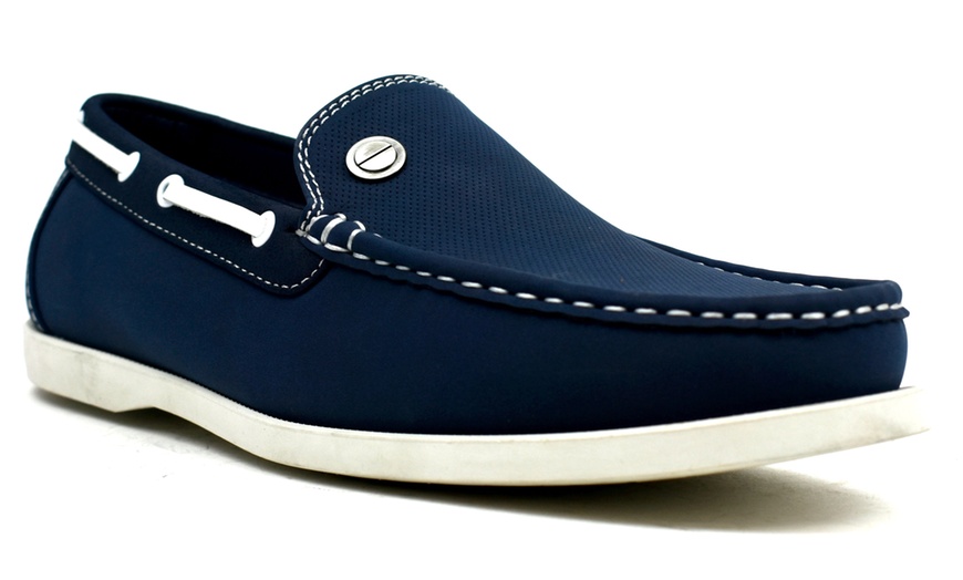 Image 8: Men's Slip-On Boat Shoes