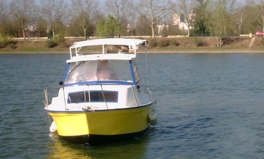 Image 3: 2h de location de bateau sans permis