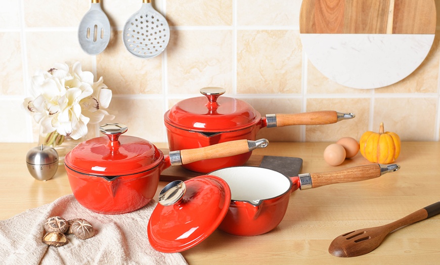 Image 4: Three-Piece or Eight-Piece Cast Iron Cookware Set in Choice of Colour